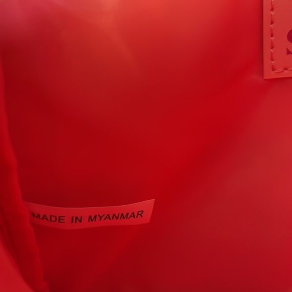 Ipsy Bag - Sealed with a Kiss - Picture 4 of 6